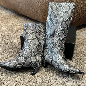 Shoe Dazzle “Hattie” Snake Print Boots Size 5.5